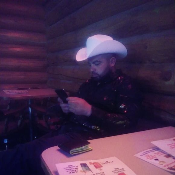 Meet your Posher, Adan - Picture 1 of 1